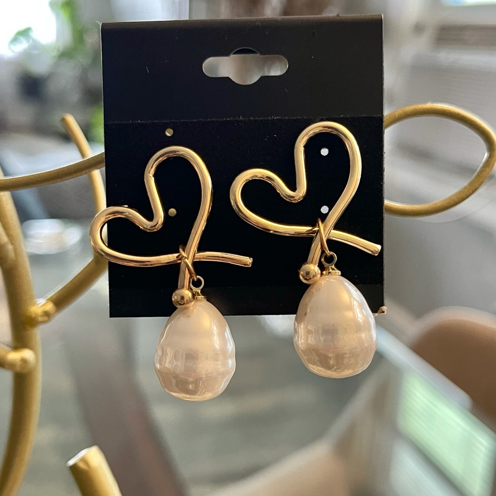 925 Sterling silver gold color Heart shape drop Pearl earrings NWT